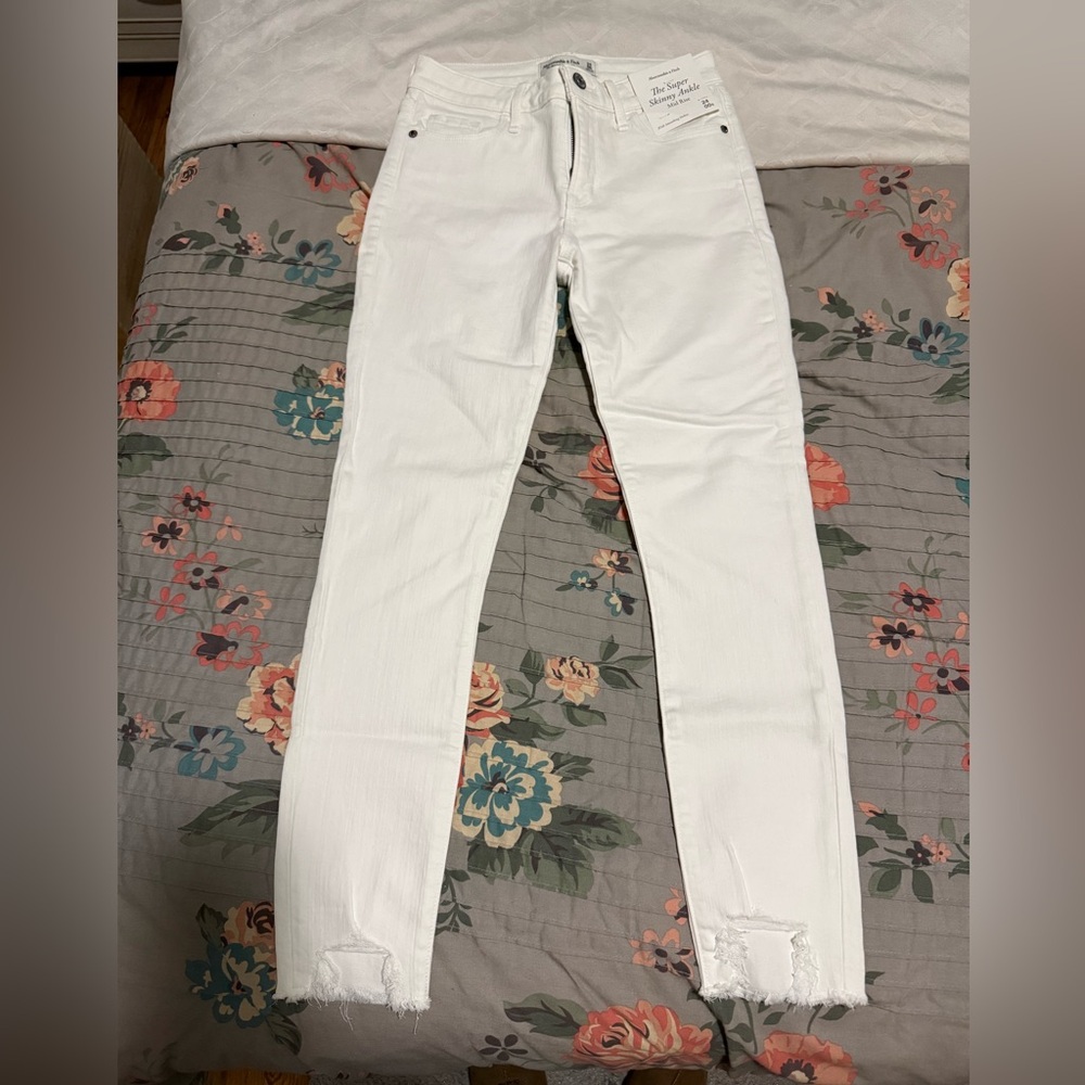 White American Eagle Women's Jeans with Distressed Ankle